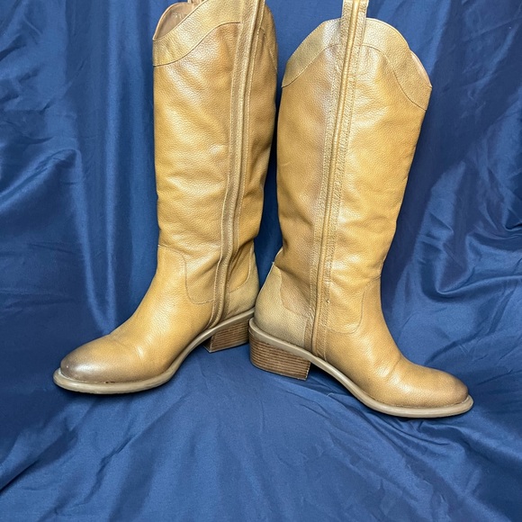 Arturo Chiang size 10M boots for women. - Picture 3 of 10